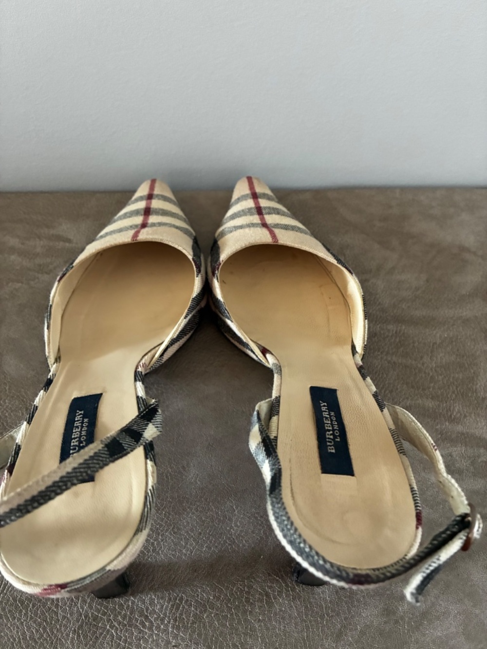 Burberry London Nova sling back kitten heel pumps. - Picture 4 of 14